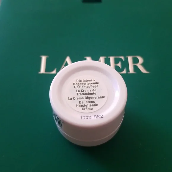 La Mer Moisturizing Cream - Picture 2 of 3